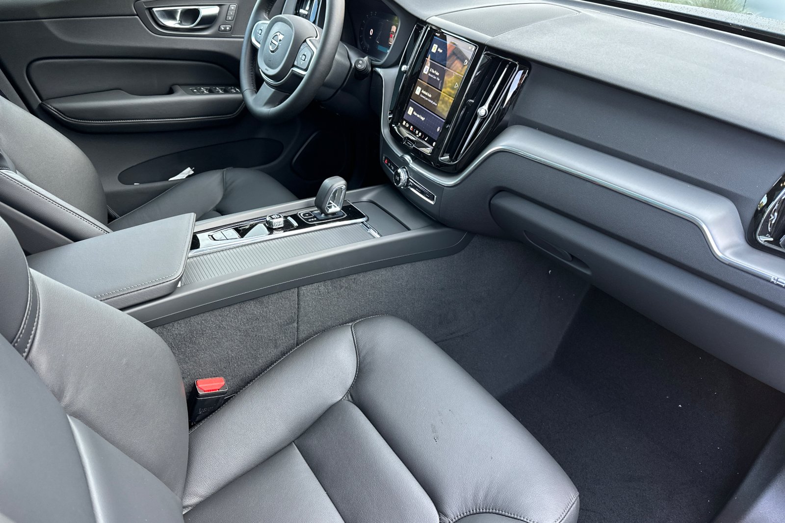 2025 Volvo XC60 Core - Photo 16