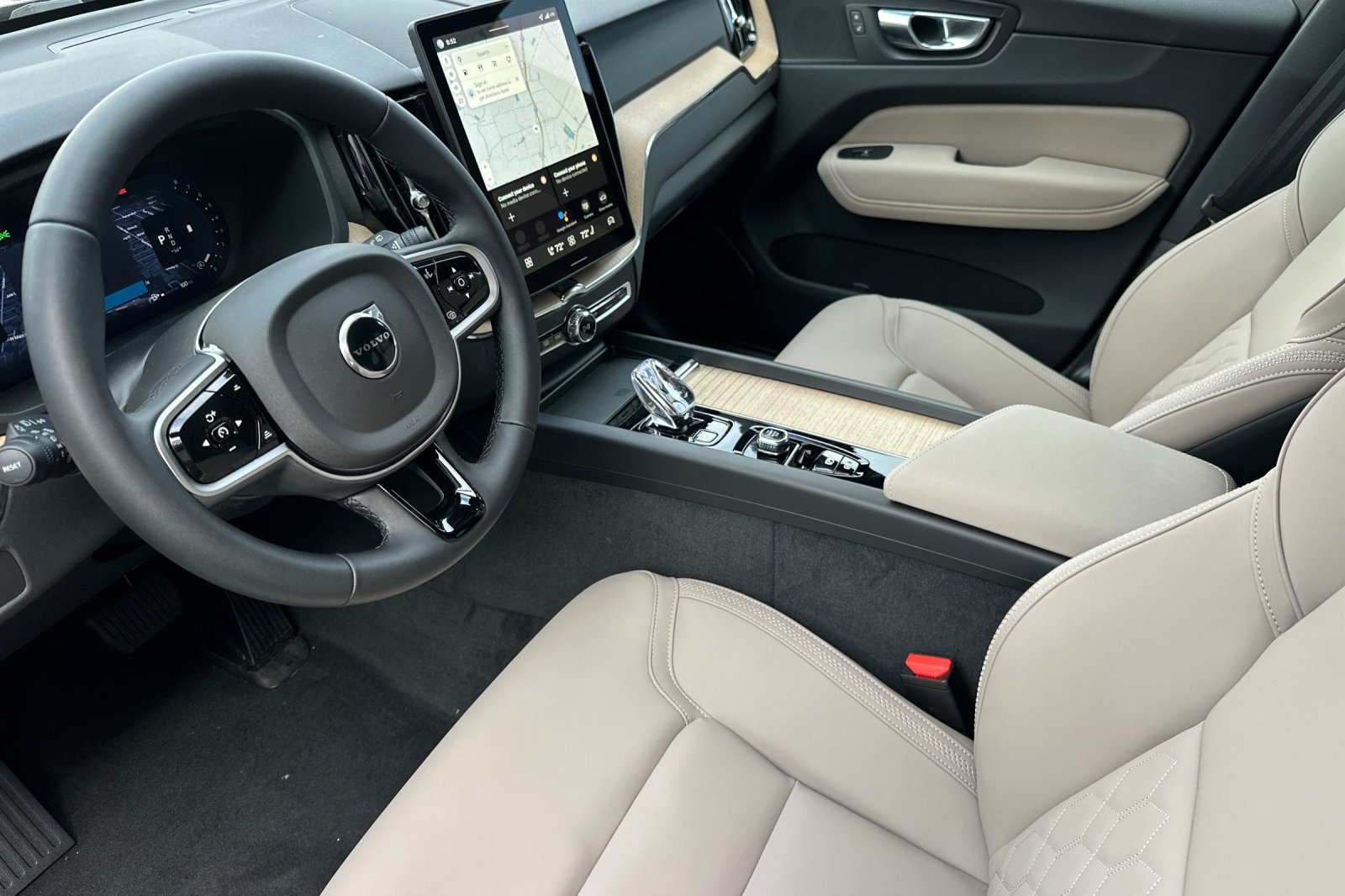 2026 Volvo XC60 Plus - Photo 10