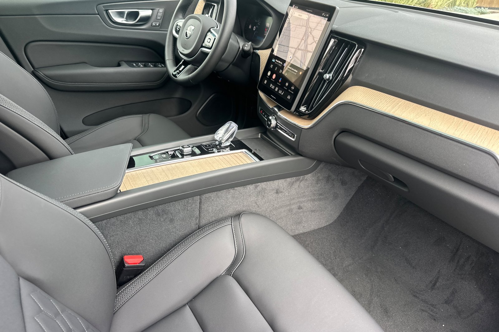 2026 Volvo XC60 Plus - Photo 16