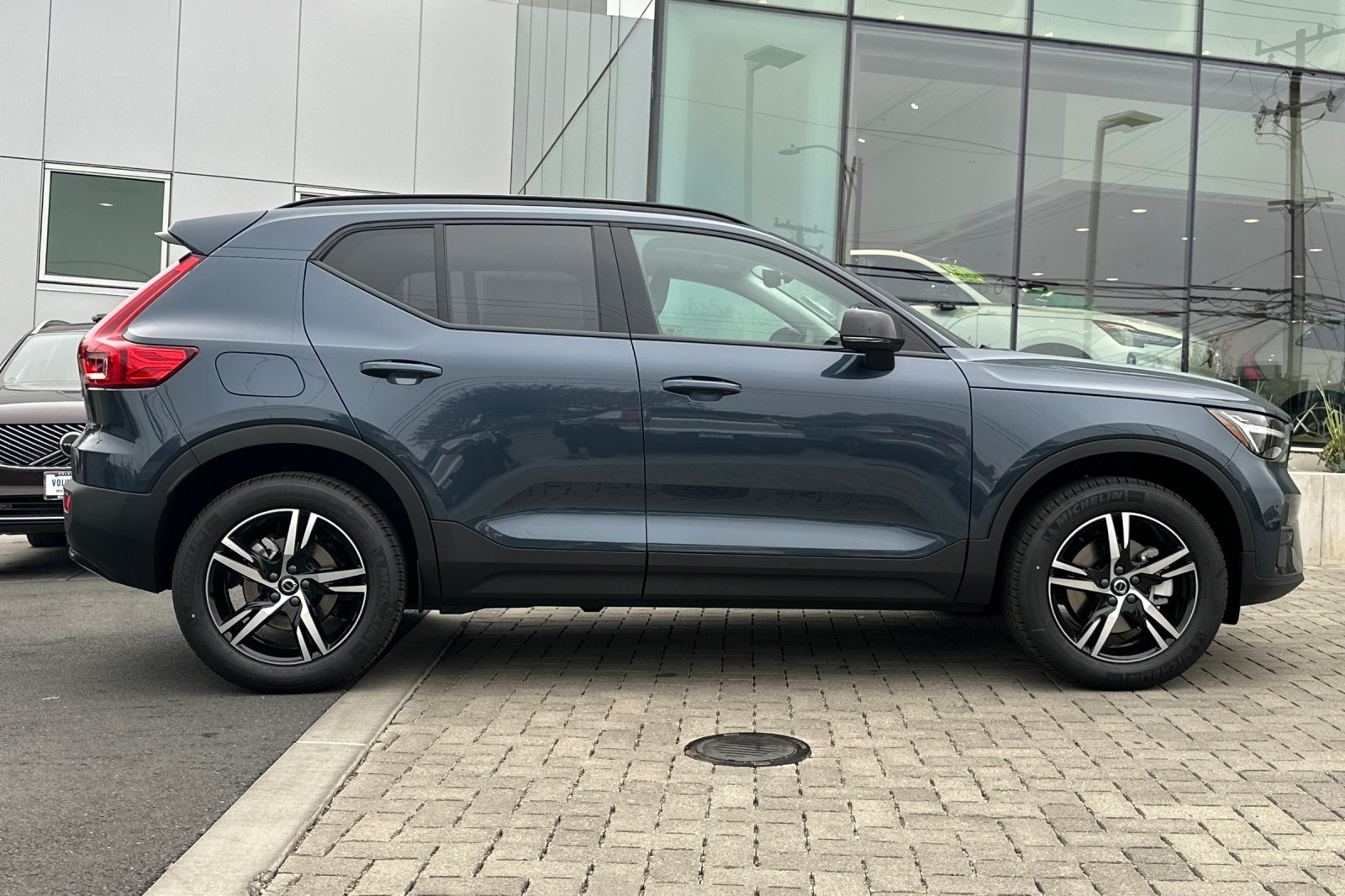 2026 Volvo XC40 Core - Photo 3