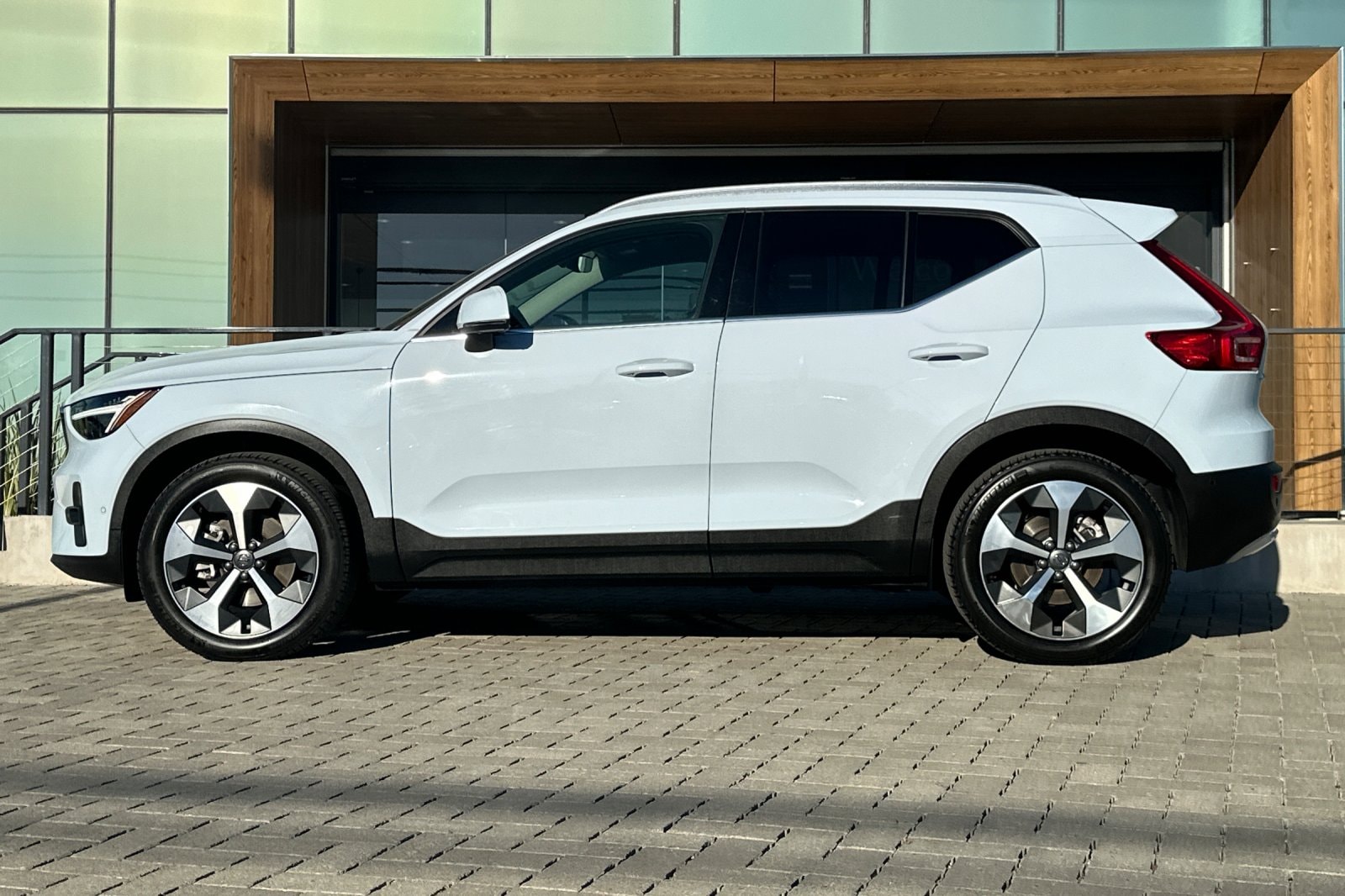 2025 Volvo XC40 B5 Plus Bright Theme photo 6