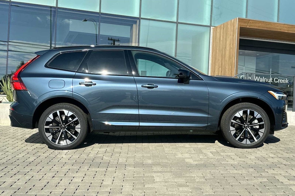 New 2026 Volvo XC60 plug-in hybrid T8 Plus SUV