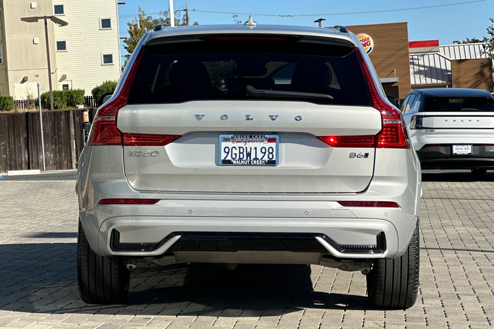 2023 Volvo XC60 B6 AWD Ultimate Dark photo 5