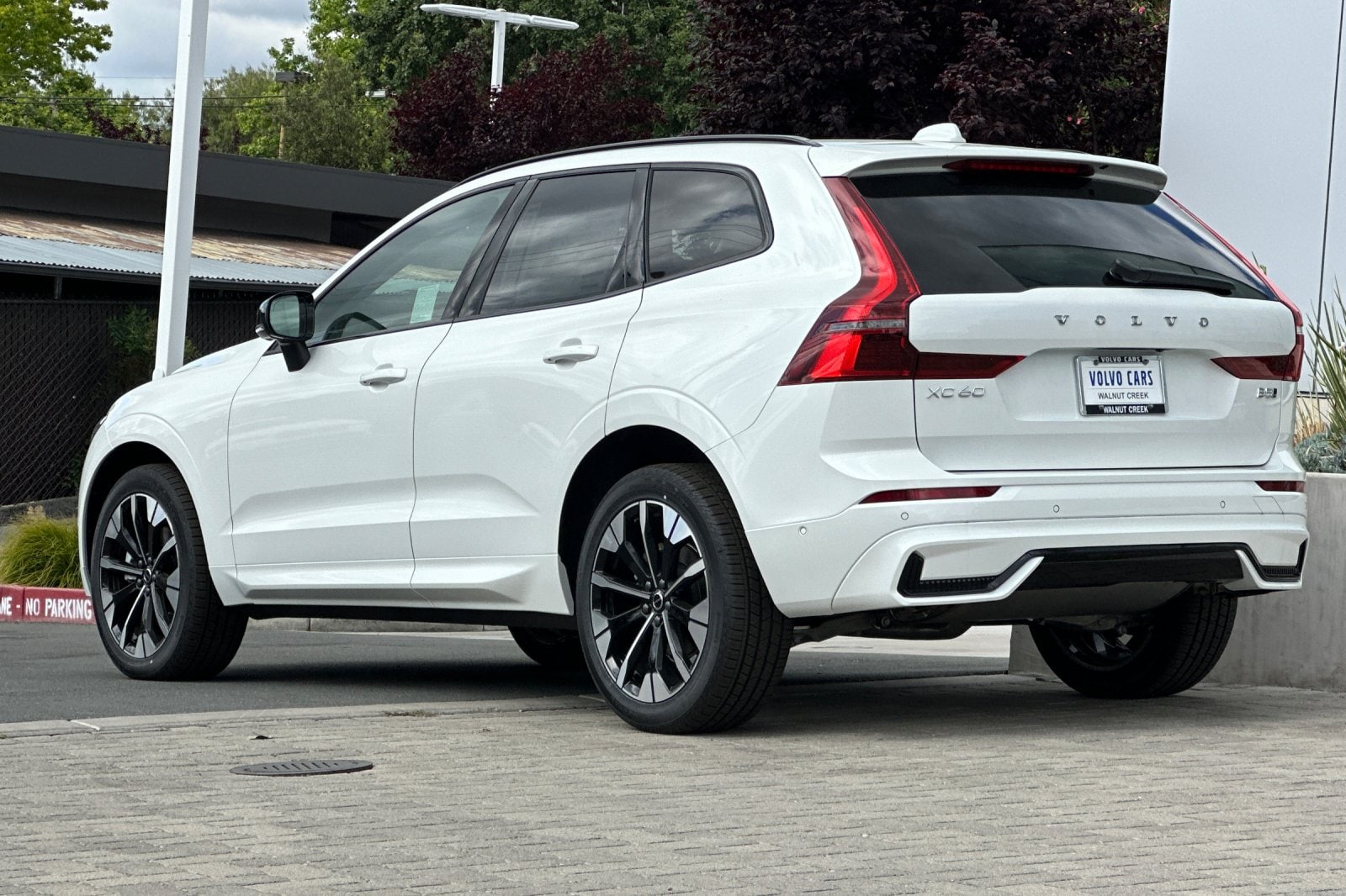 2026 Volvo XC60 Plus - Photo 6