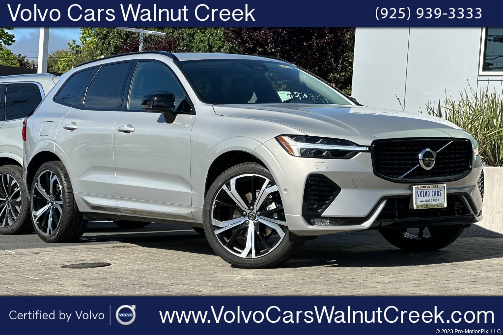2023 Volvo XC60 B5 Ultimate Dark Theme FWD's photo