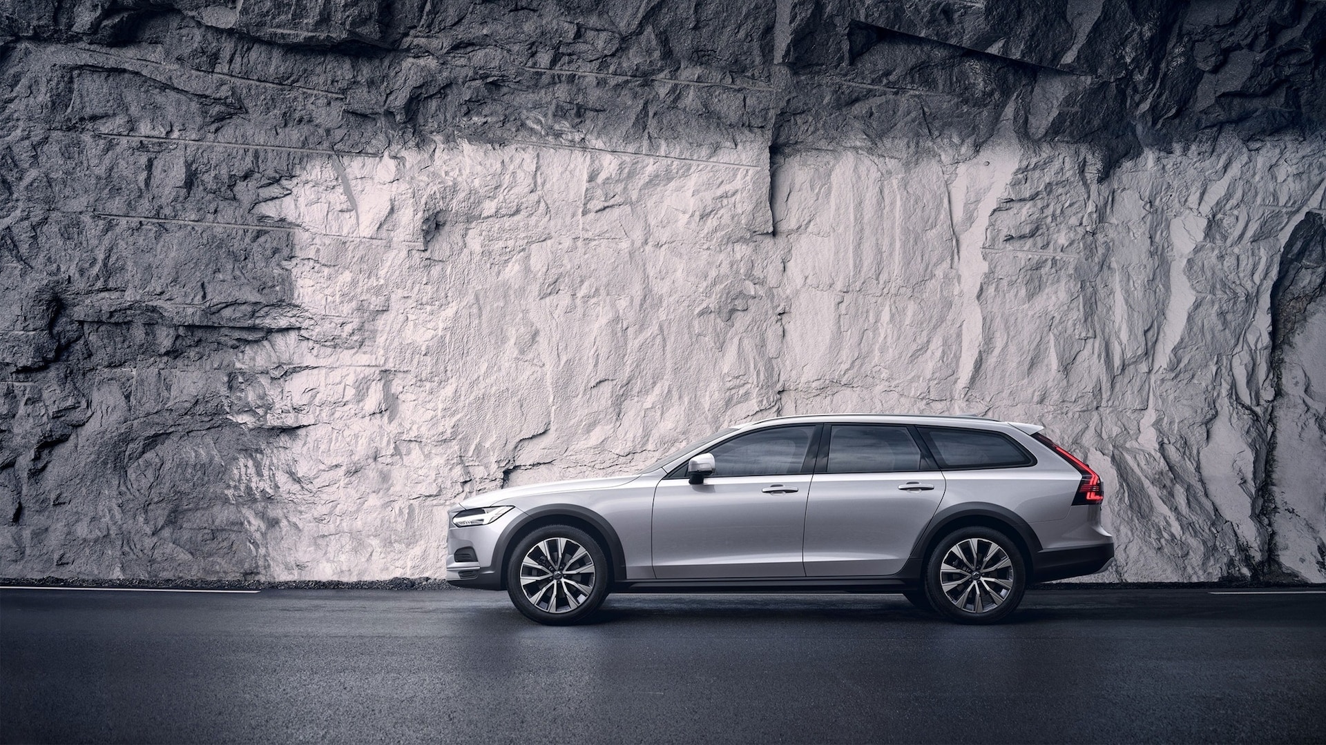 v90-cross-country-gallery-15-16x9.jpg
