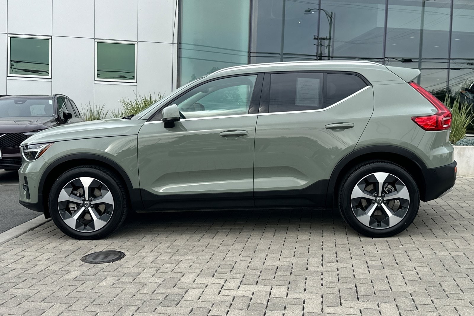 2025 Volvo XC40 B5 Plus Bright Theme photo 6