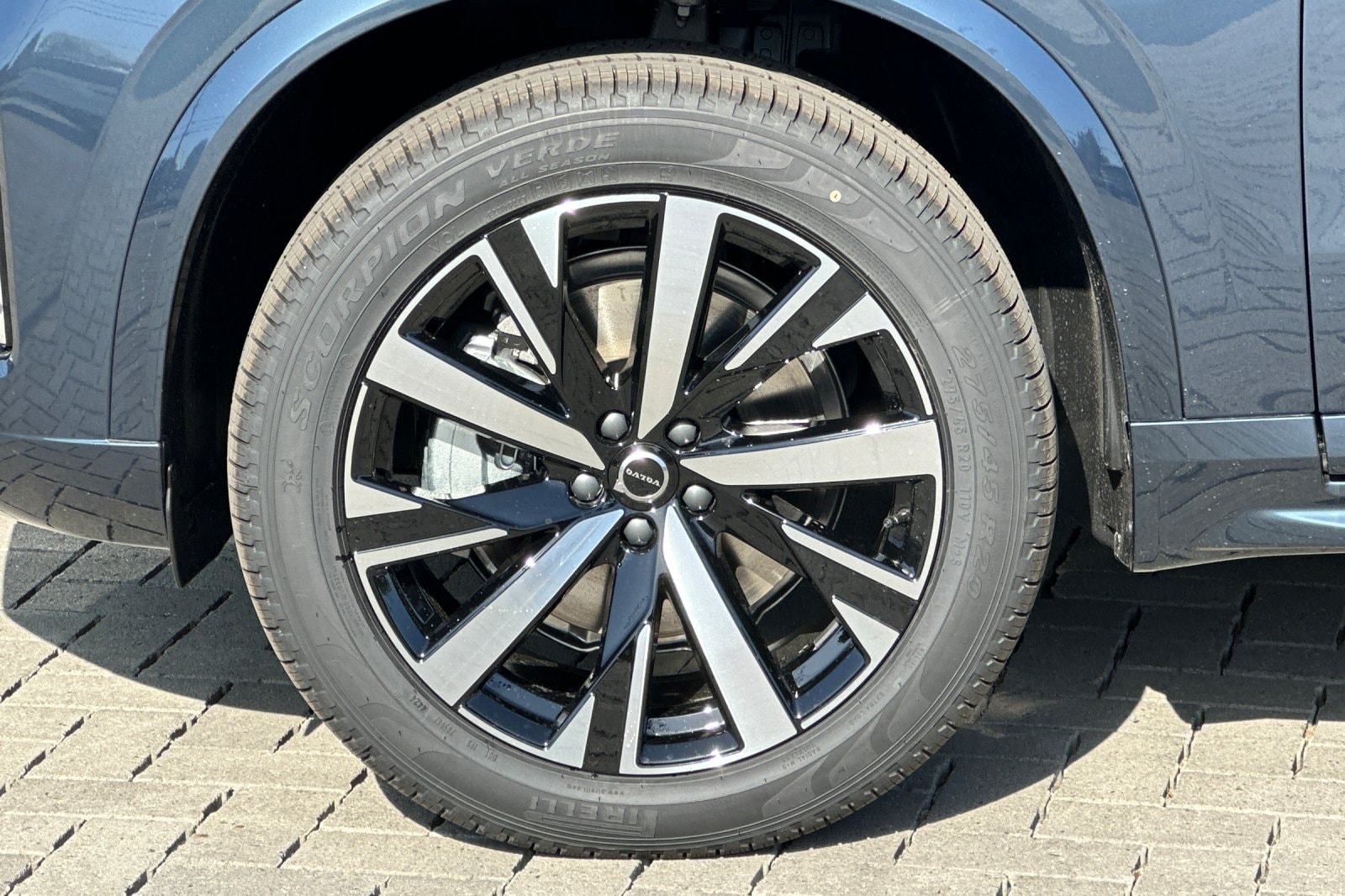 2025 Volvo XC90 Core - Photo 25