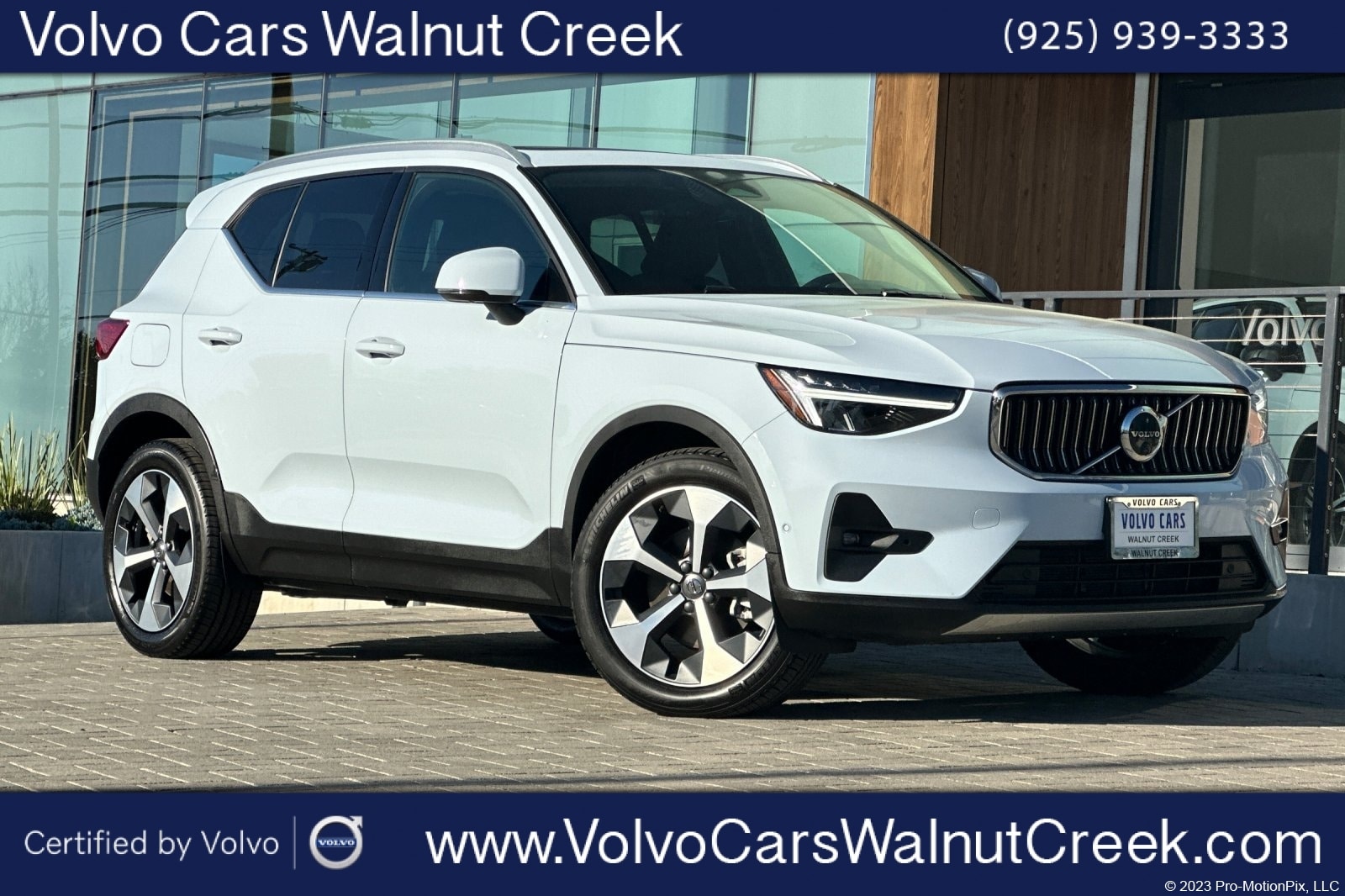 2025 Volvo XC40 B5 Plus Bright Theme photo 1