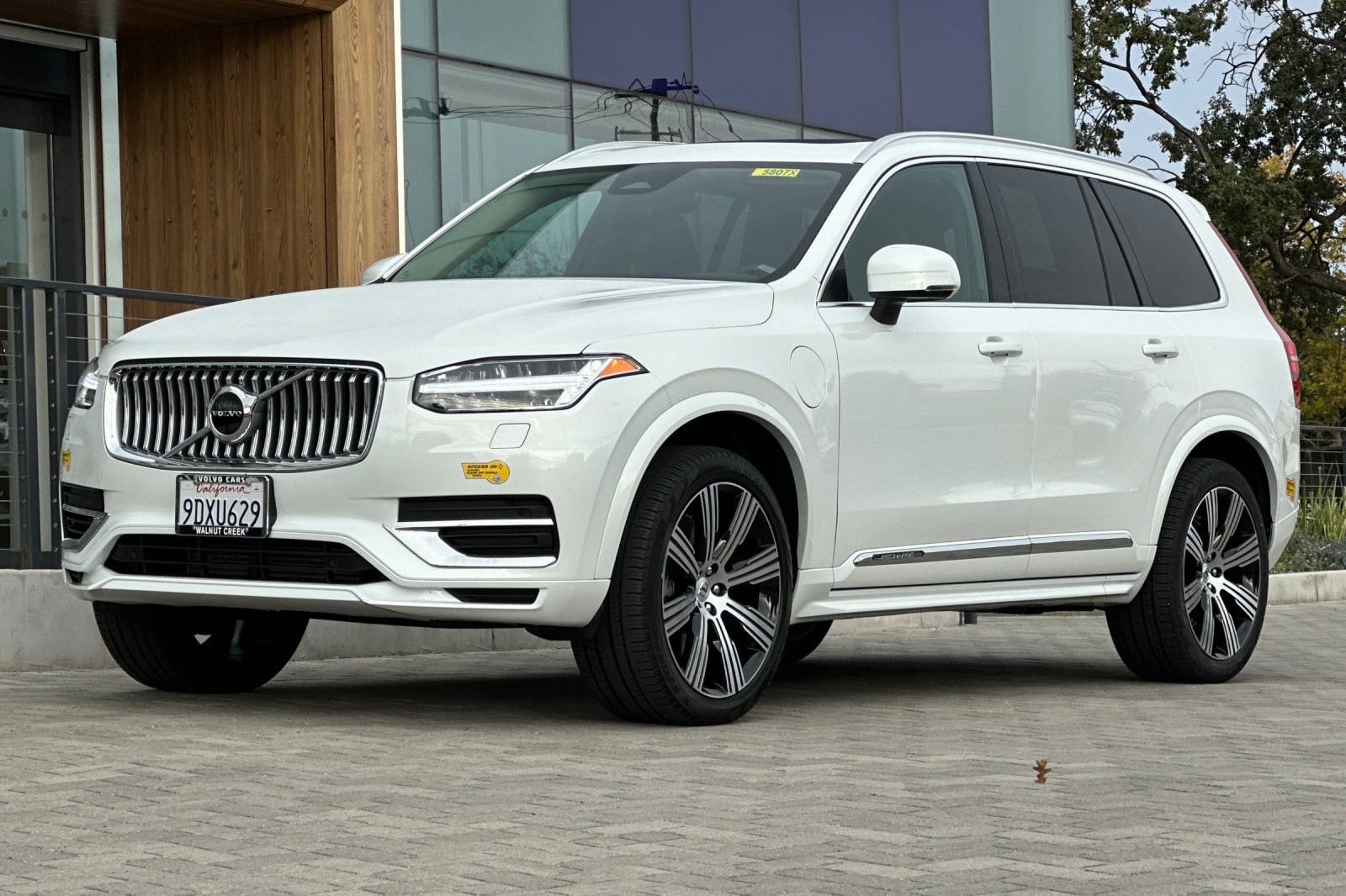 2023 Volvo XC90 Recharge Plug-In Hybrid Core Bright 7-Seater photo 3