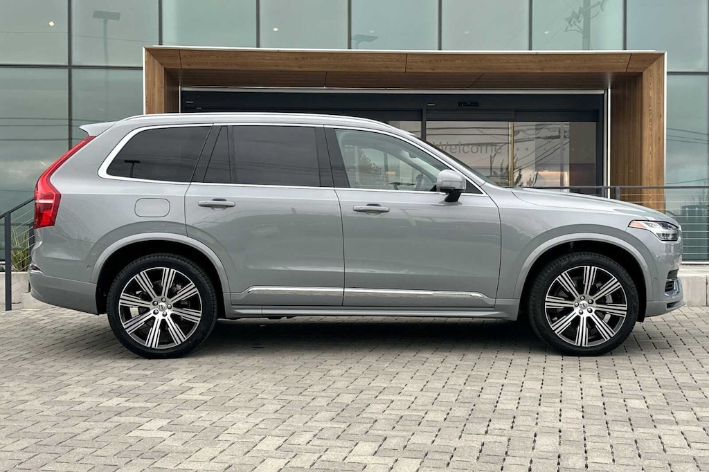 2024 Volvo XC90 T8 Plus photo 2