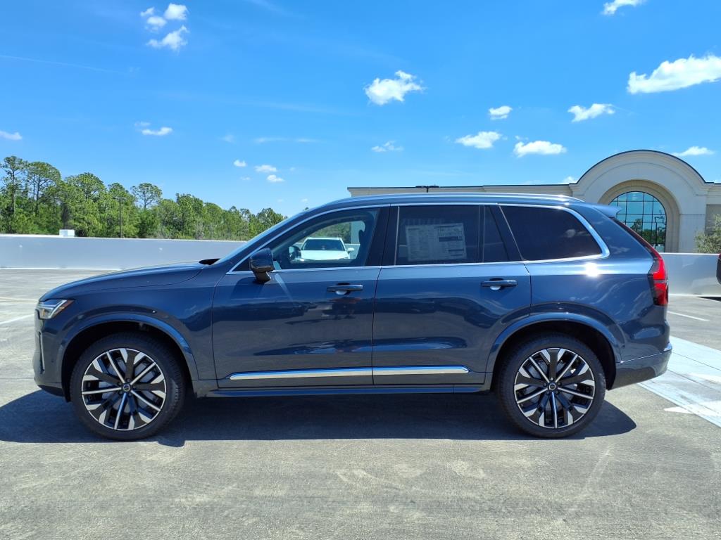 2025 Volvo XC90 B5 photo 4