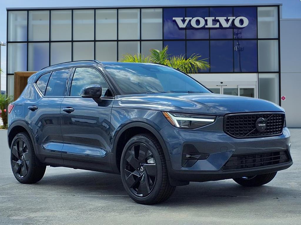 2026 Volvo XC40 SUV 