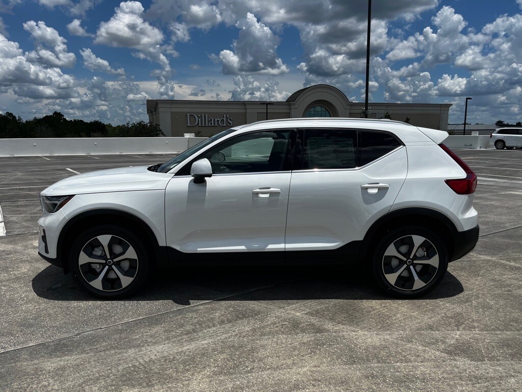 2025 Volvo XC40 Core photo 4