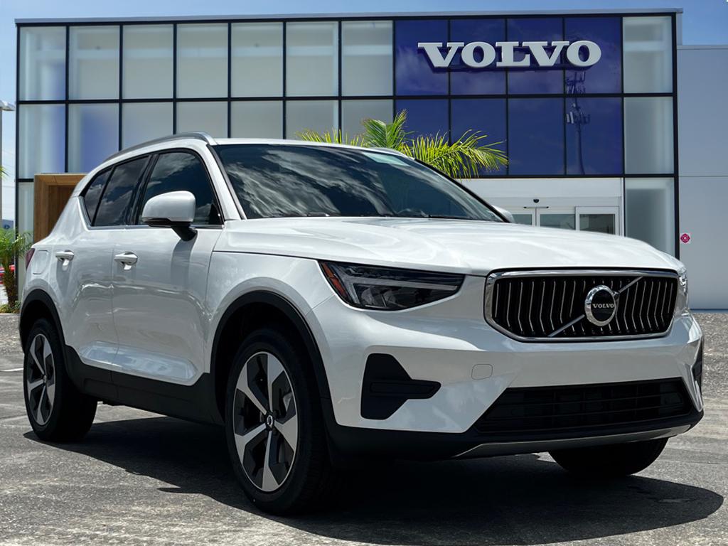 2025 Volvo XC40 SUV 