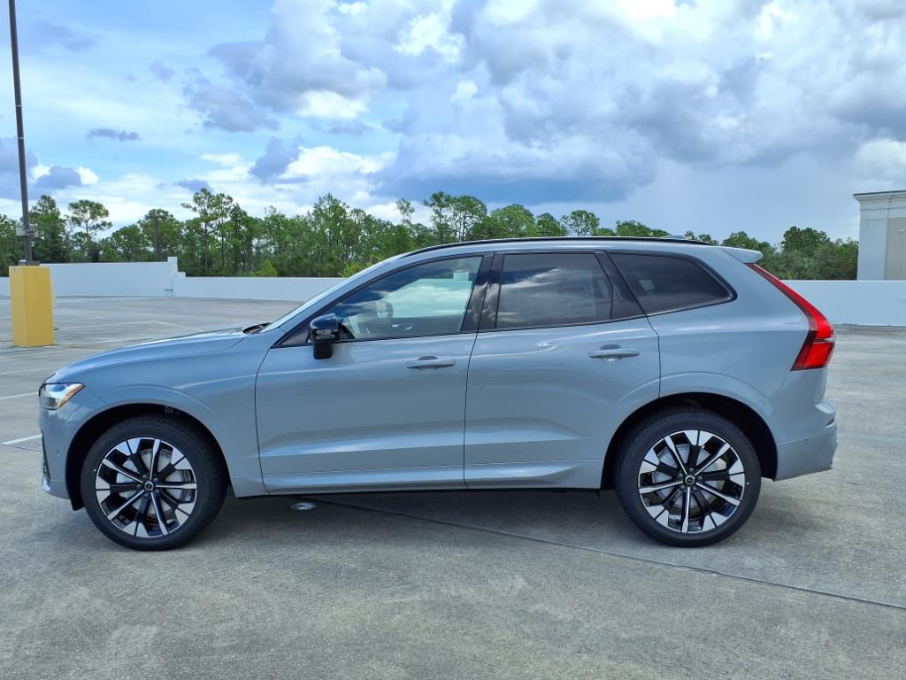 2026 Volvo XC60 Plus - Photo 4