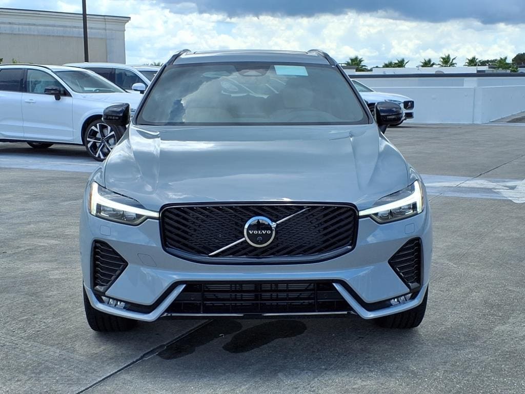 2026 Volvo XC60 Plus - Photo 2