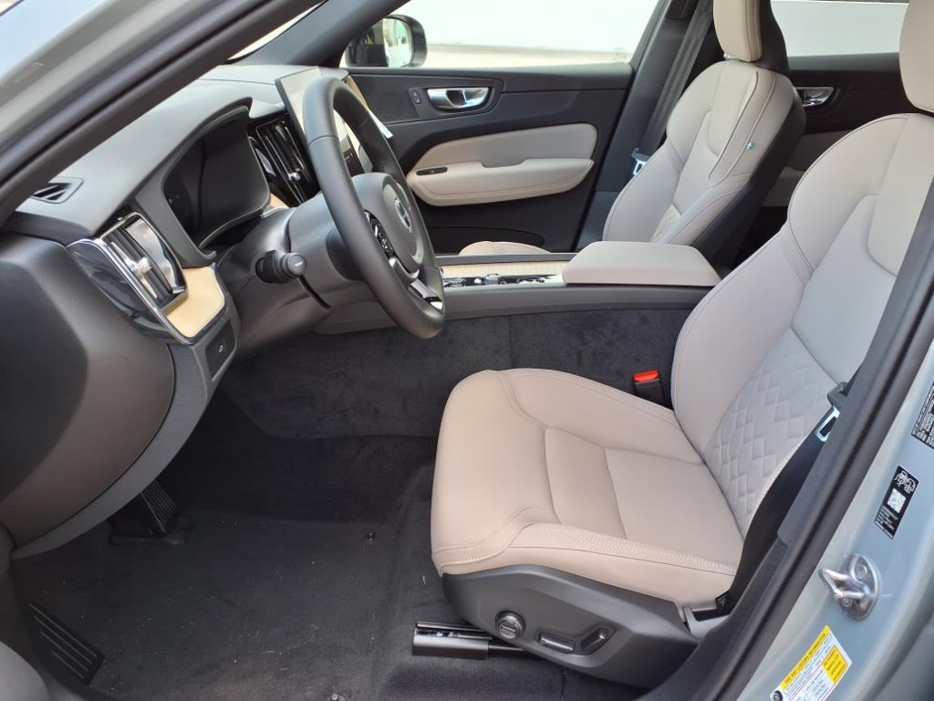 2026 Volvo XC60 Plus - Photo 13