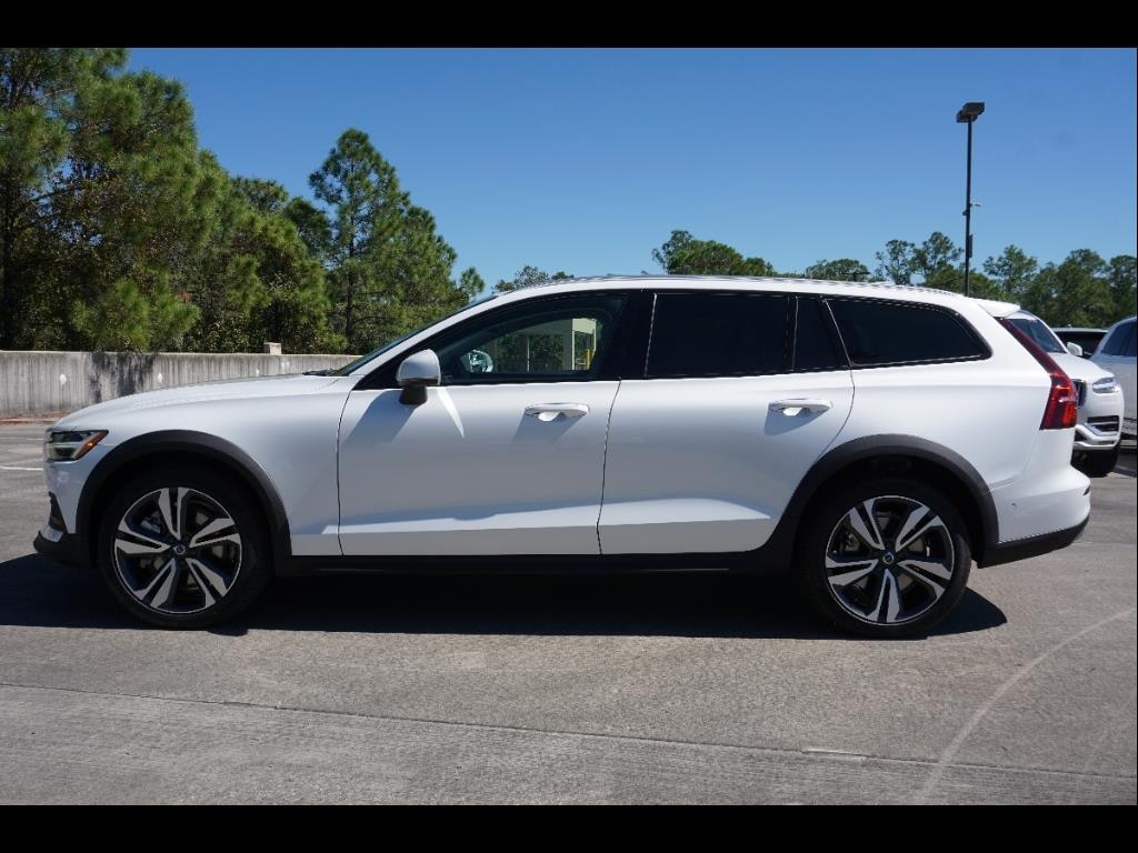 New 2024 Volvo V60 Cross Country For Sale at Volvo Cars Wesley Chapel