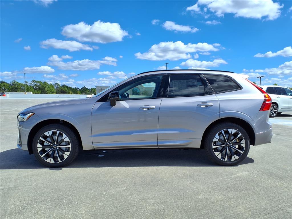 2026 Volvo XC60 B5 Plus photo 4
