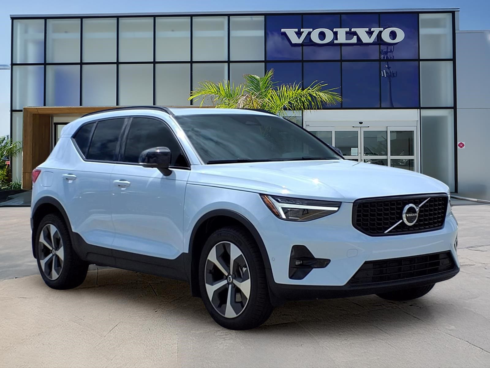 2026 Volvo XC40 Plus
