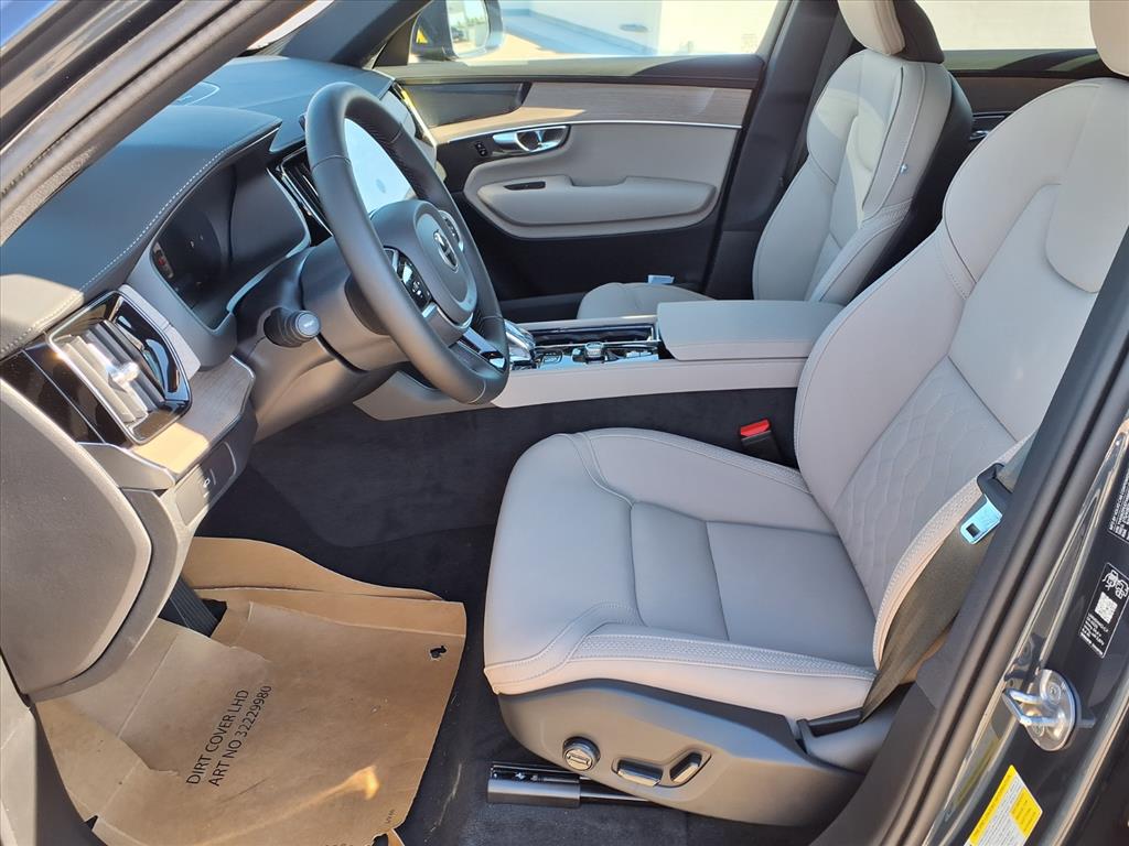 2026 Volvo XC90 Plus - Photo 13