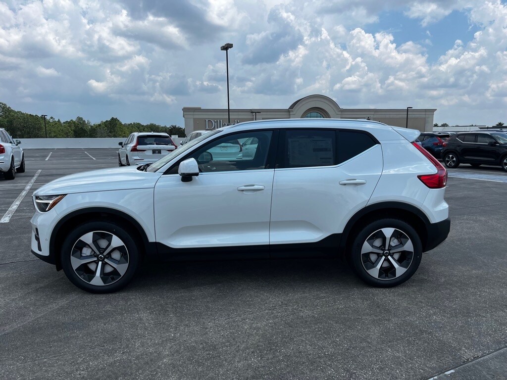 2025 Volvo XC40 Plus photo 4