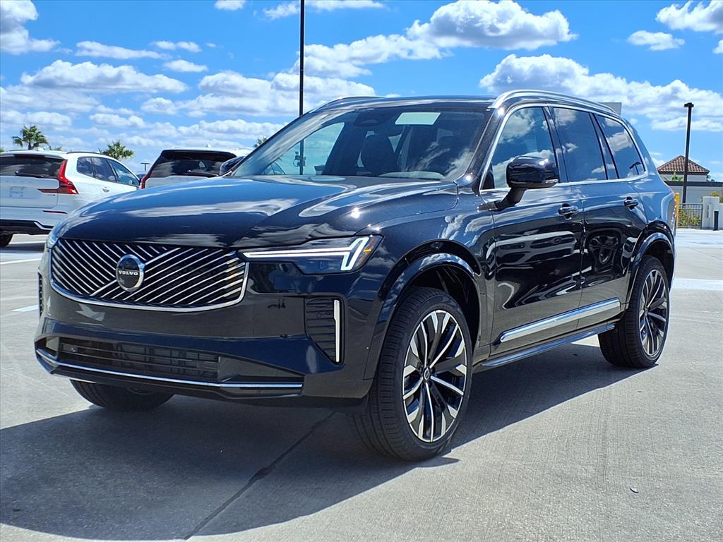 2026 Volvo XC90 B5 Core photo 3