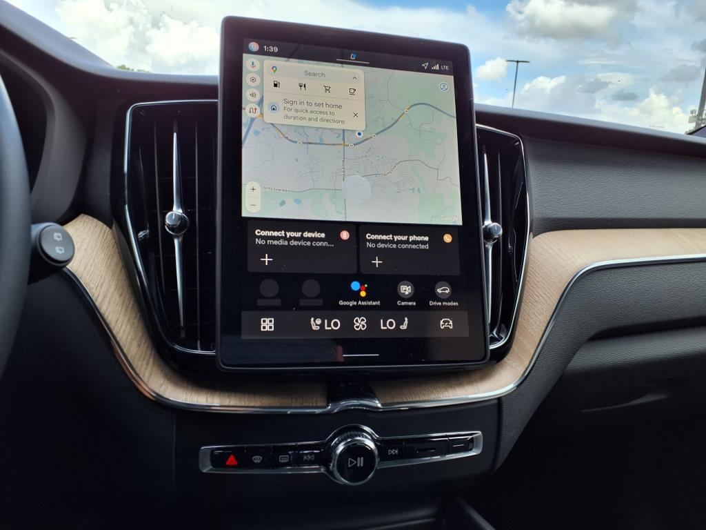 2026 Volvo XC60 Plus - Photo 15