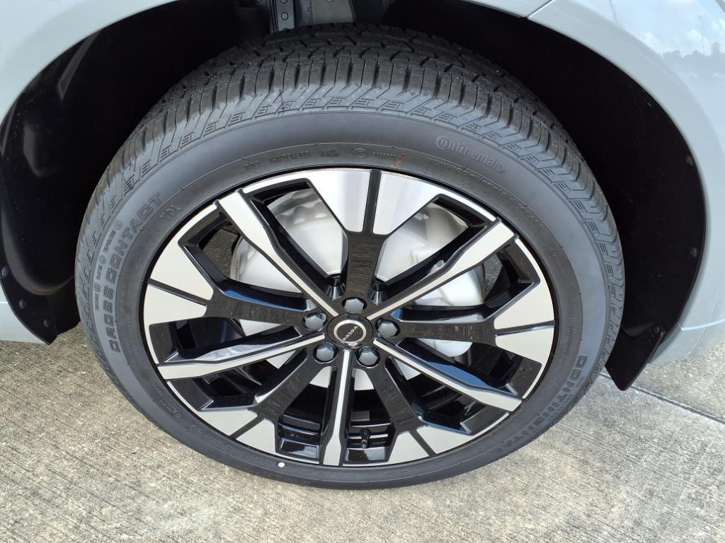 2026 Volvo XC60 Plus - Photo 9