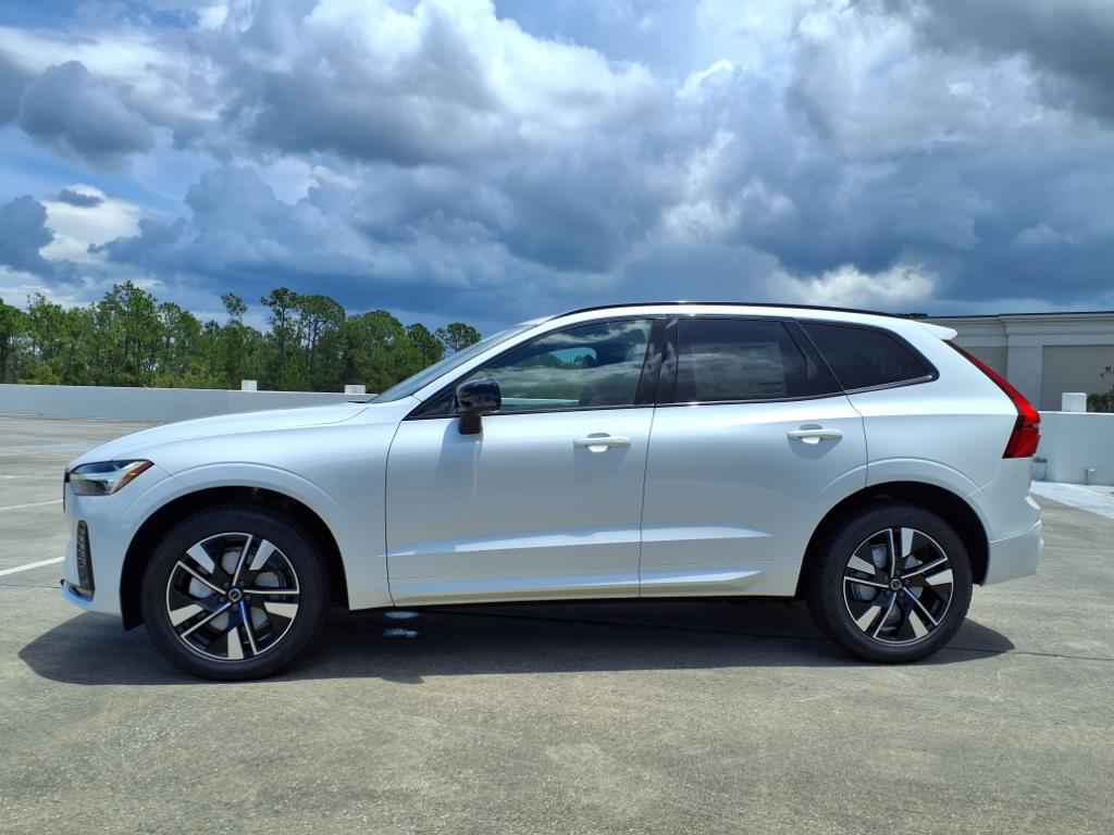 2026 Volvo XC60 B5 Core photo 4