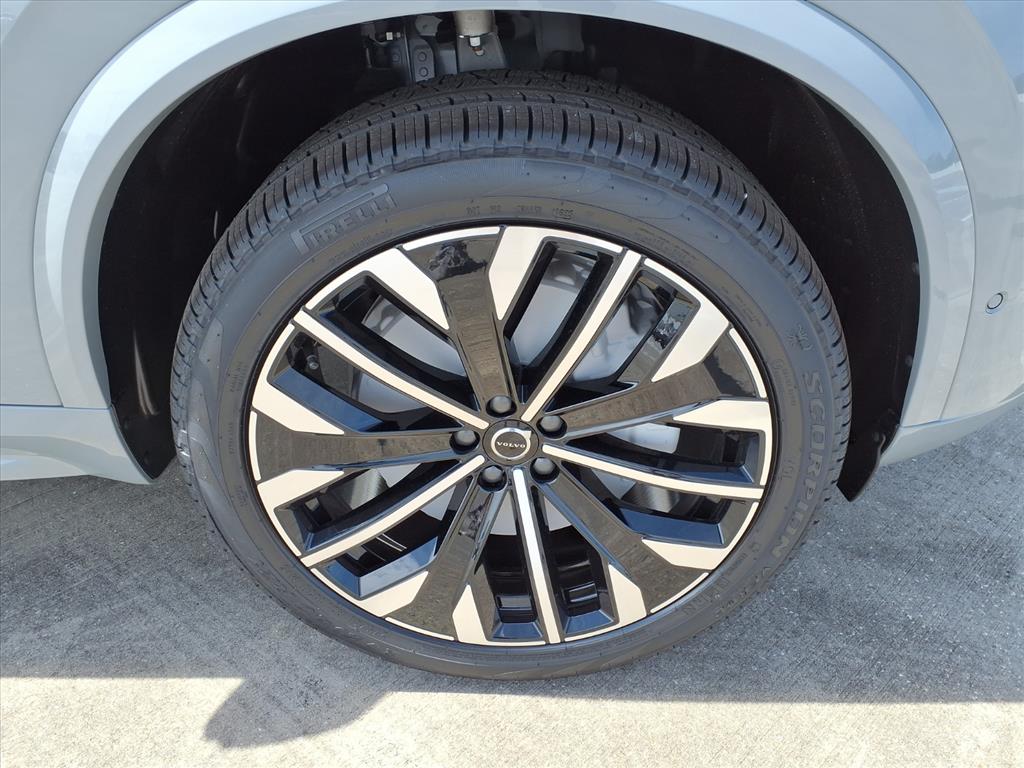 2026 Volvo XC90 Plus - Photo 9