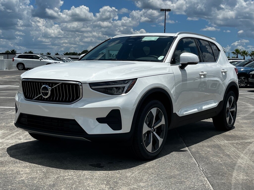 2025 Volvo XC40 Core photo 3