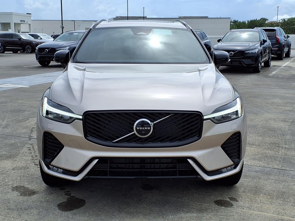 2026 Volvo XC60 Plus - Photo 2