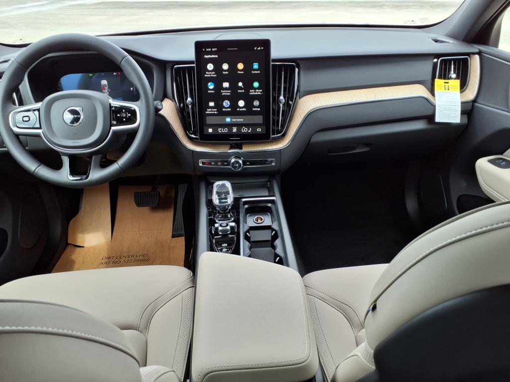 2026 Volvo XC60 Plus - Photo 11
