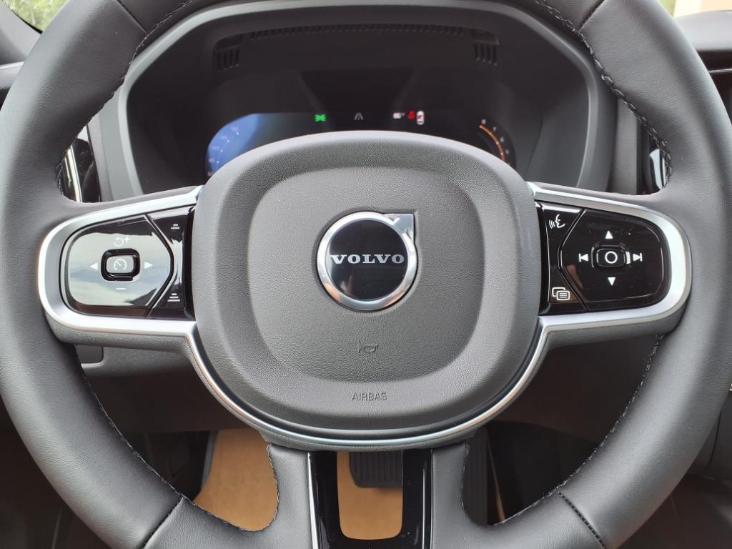 2026 Volvo XC60 Plus - Photo 16