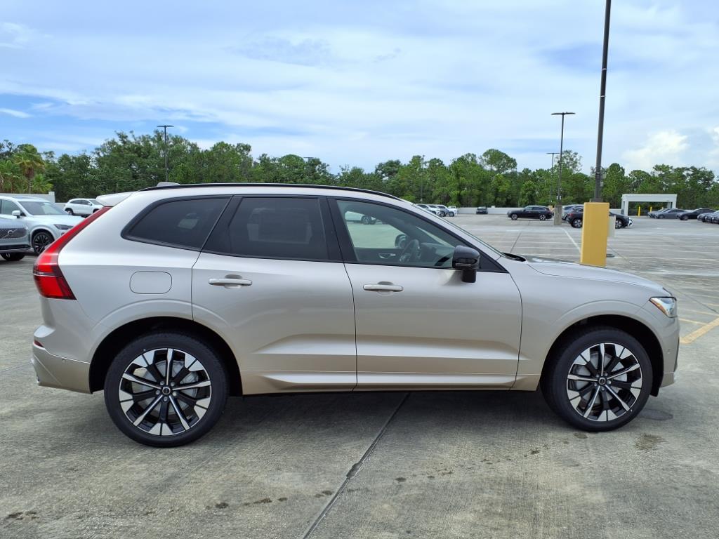 2026 Volvo XC60 Plus - Photo 8