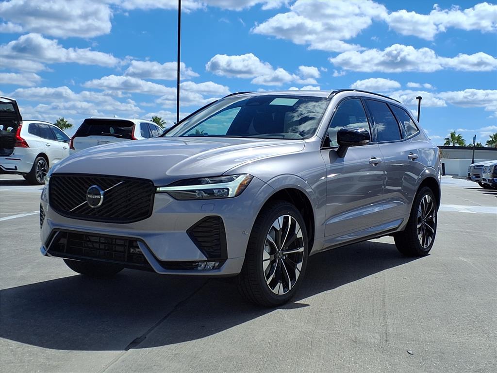 2026 Volvo XC60 B5 Plus photo 3