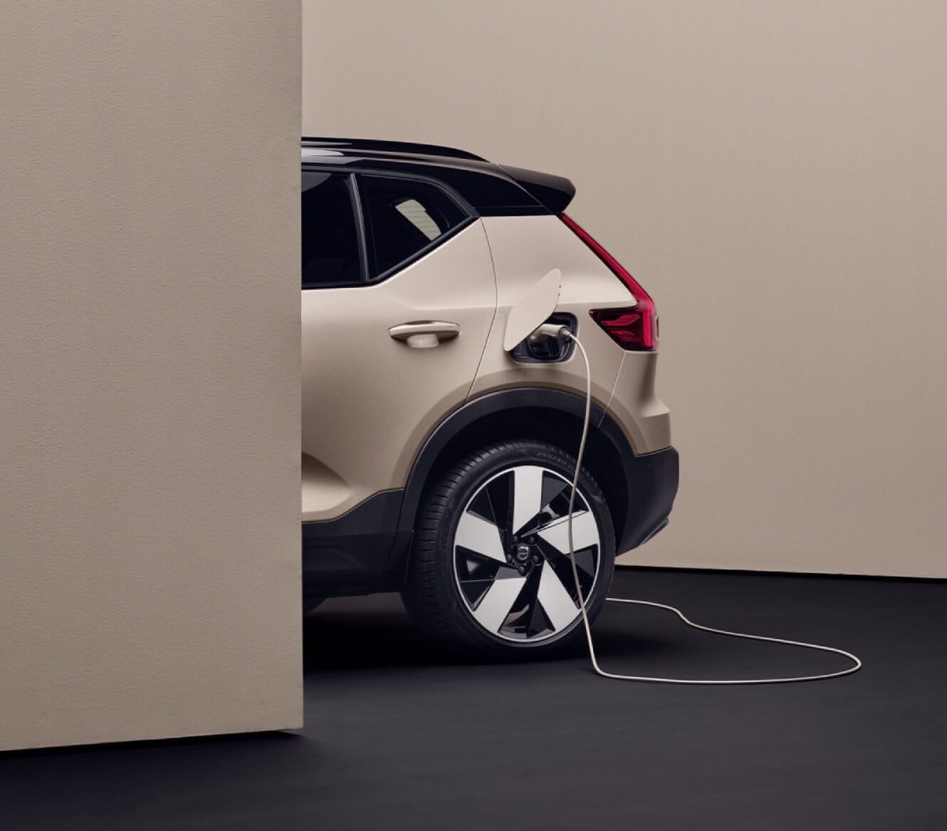 Volvo EX40 Fully Electric Specs & Features