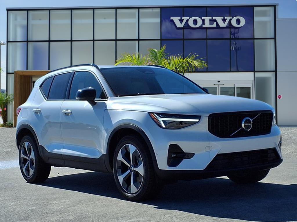 2026 Volvo XC40 Plus's photo