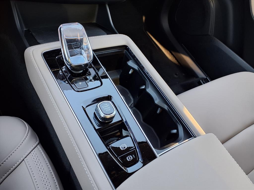 2026 Volvo XC90 Plus - Photo 15