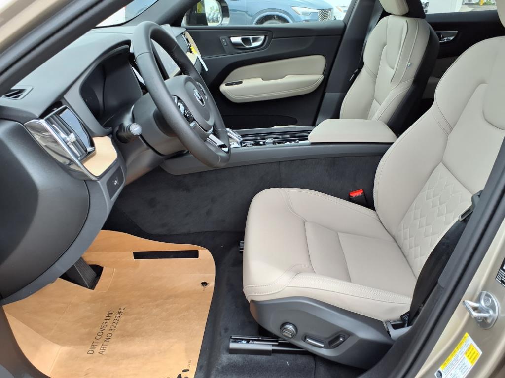 2026 Volvo XC60 Plus - Photo 13