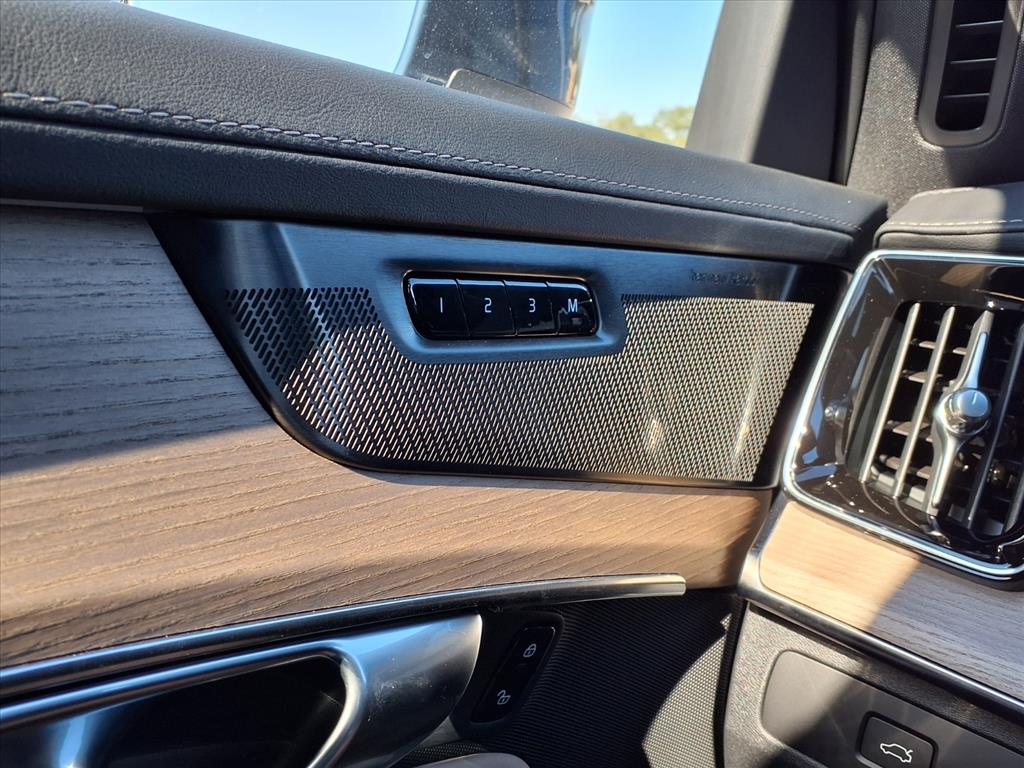 2026 Volvo XC90 Plus - Photo 19