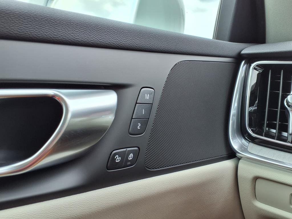 Harmon Kardon Volvo V60 Bowers Wilkins 19-21 Volvo S60 V60 Center