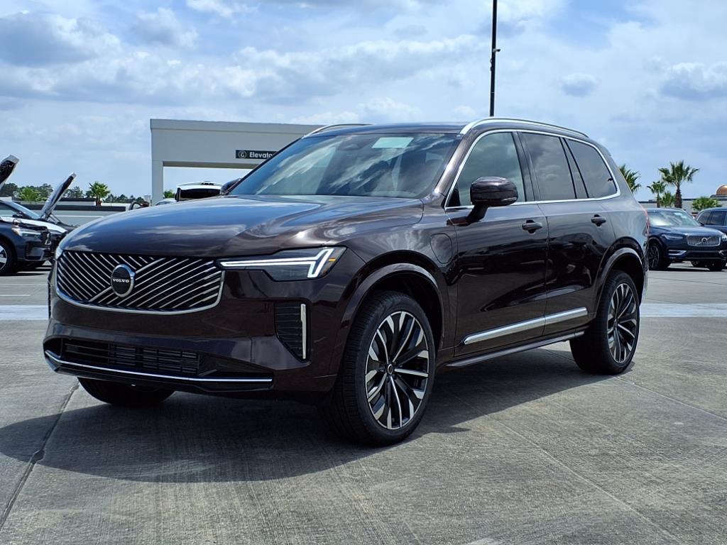 2025 Volvo XC90 T8 Core photo 3