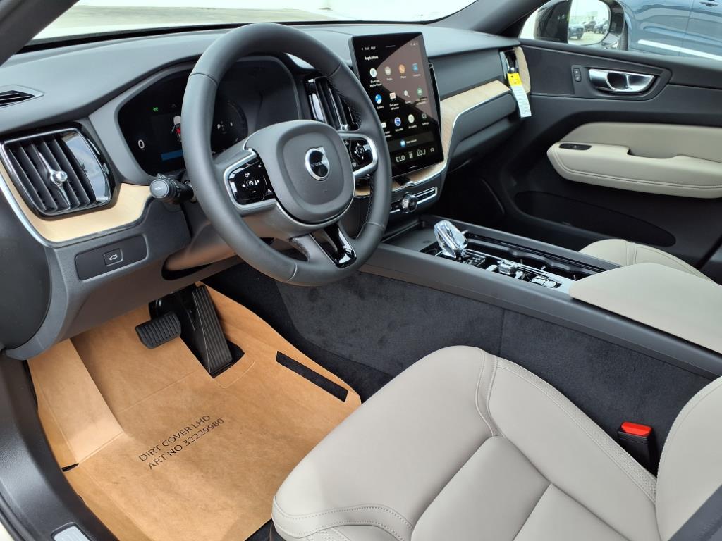 2026 Volvo XC60 Plus - Photo 12