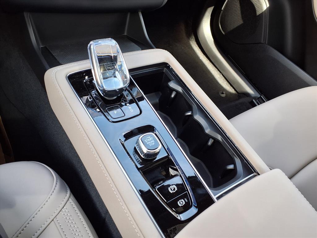 2026 Volvo XC90 Plus - Photo 14