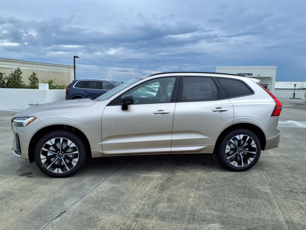 2026 Volvo XC60 B5 Plus photo 3