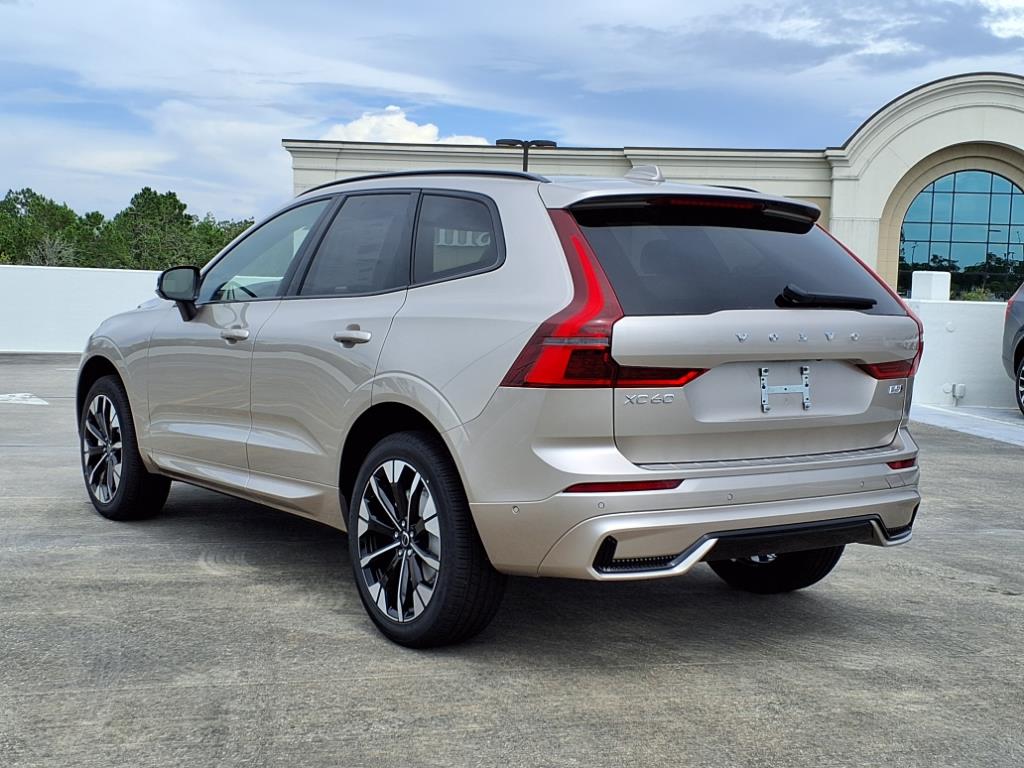 2026 Volvo XC60 Plus - Photo 5