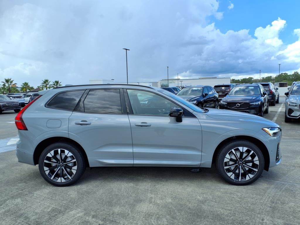 2026 Volvo XC60 Plus - Photo 8